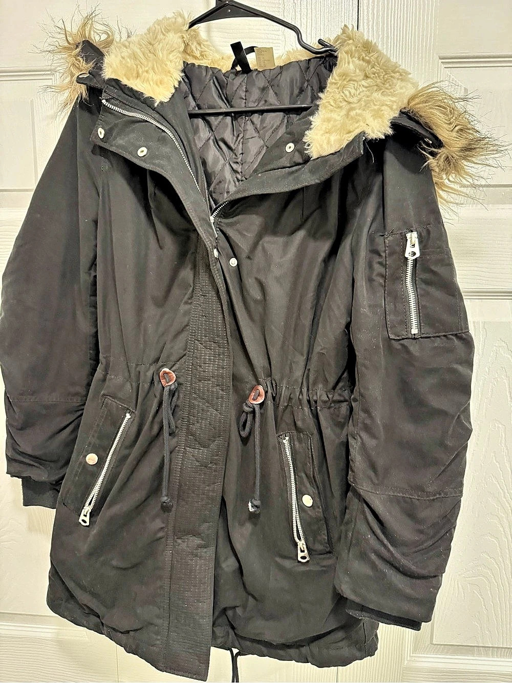 H&Medium Women's Black Puffer Jacket Size Medium